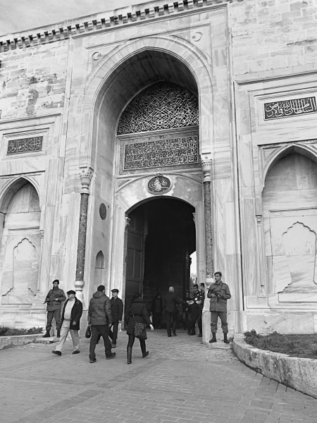 Иллюстрация к книге — Роксолана. Ведьма Османского гарема [i_046.jpg]