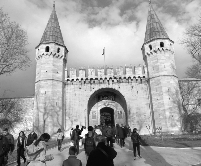 Иллюстрация к книге — Роксолана. Ведьма Османского гарема [i_050.jpg]