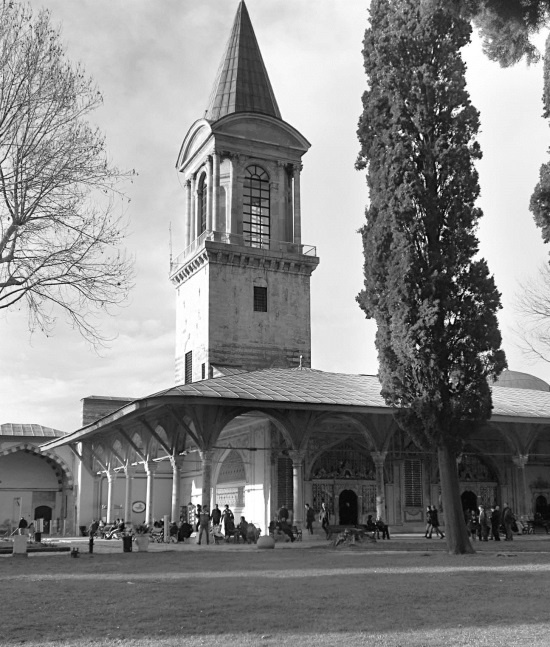 Иллюстрация к книге — Роксолана. Ведьма Османского гарема [i_053.jpg]