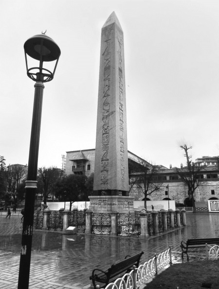 Иллюстрация к книге — Роксолана. Ведьма Османского гарема [i_084.jpg]