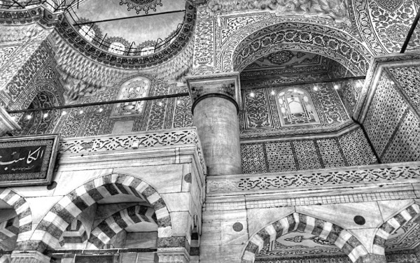 Иллюстрация к книге — Роксолана. Ведьма Османского гарема [i_092.jpg]