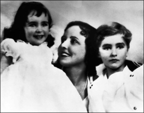 Иллюстрация к книге — Элизабет Тейлор. Клеопатра Голливуда [_015.jpg]