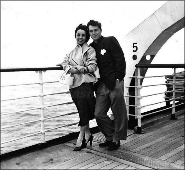 Иллюстрация к книге — Элизабет Тейлор. Клеопатра Голливуда [_125.jpg]