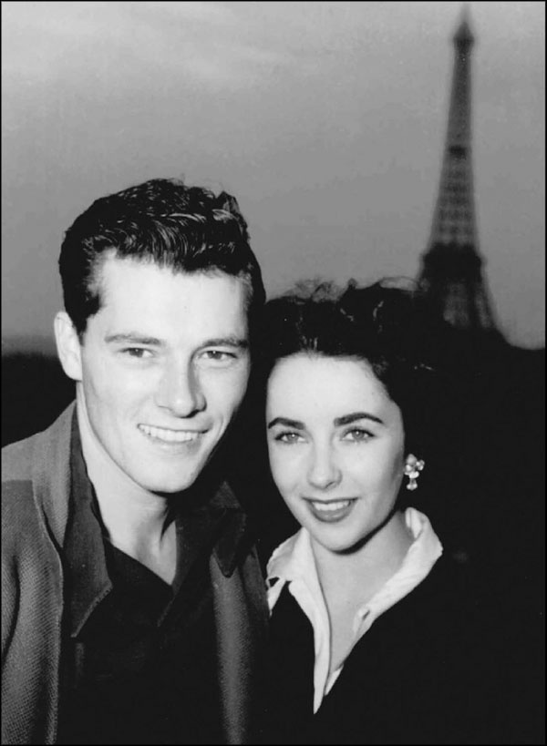 Иллюстрация к книге — Элизабет Тейлор. Клеопатра Голливуда [_129.jpg]