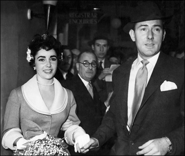 Иллюстрация к книге — Элизабет Тейлор. Клеопатра Голливуда [_163.jpg]