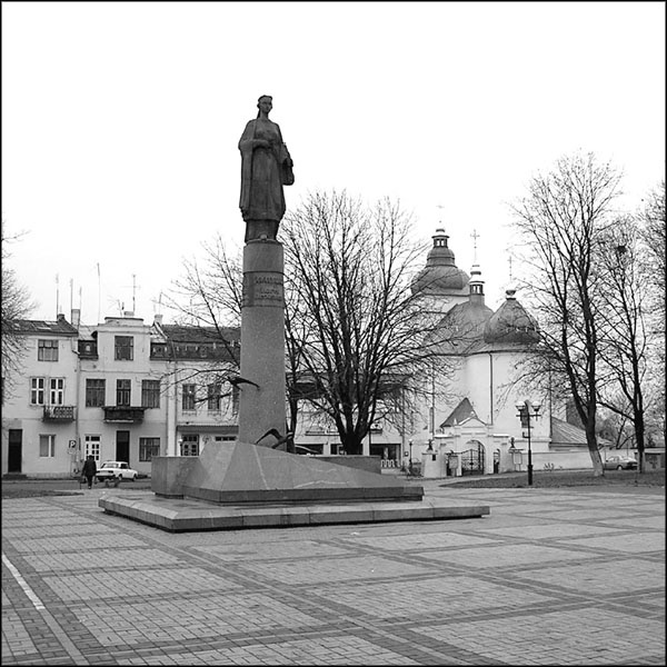 Иллюстрация к книге — Мерьем Узерли. Актрисы "Великолепного века" [_019.jpg]