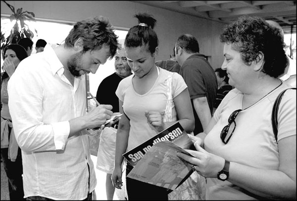 Иллюстрация к книге — Мерьем Узерли. Актрисы "Великолепного века" [_057.jpg]