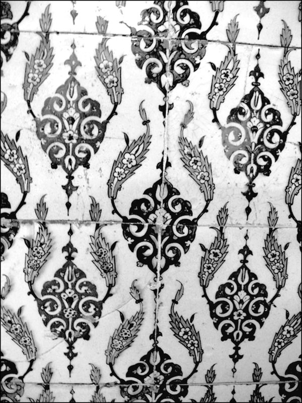 Иллюстрация к книге — Мерьем Узерли. Актрисы "Великолепного века" [_093.jpg]