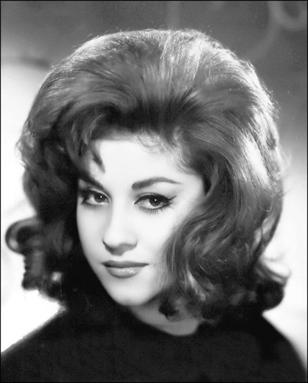 Иллюстрация к книге — Мерьем Узерли. Актрисы "Великолепного века" [_107.jpg]