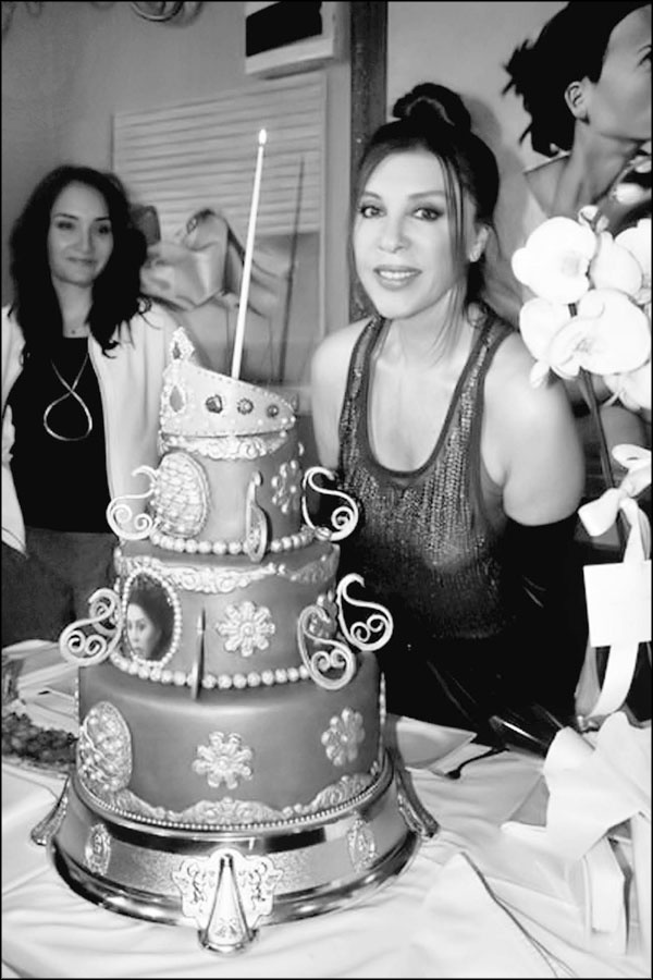 Иллюстрация к книге — Мерьем Узерли. Актрисы "Великолепного века" [_117.jpg]