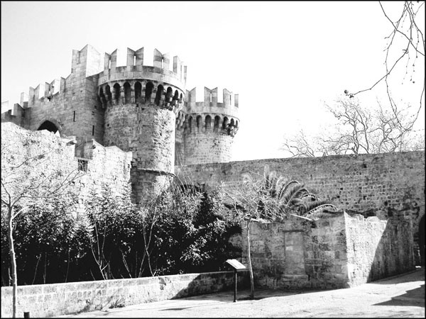 Иллюстрация к книге — Мерьем Узерли. Актрисы "Великолепного века" [_135.jpg]