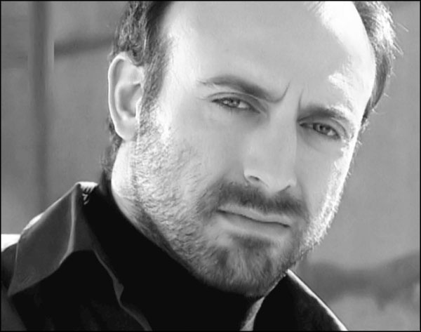 Иллюстрация к книге — Мерьем Узерли. Актрисы "Великолепного века" [_165.jpg]