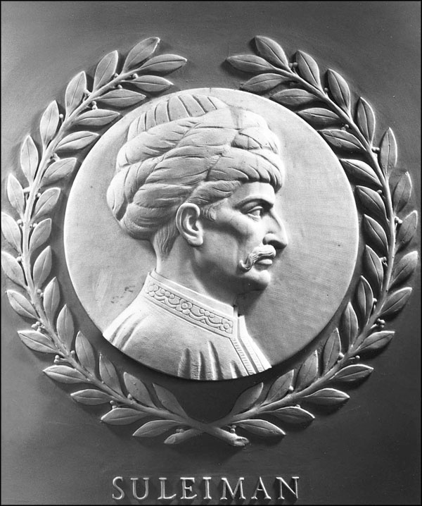 Иллюстрация к книге — Мерьем Узерли. Актрисы "Великолепного века" [_175.jpg]