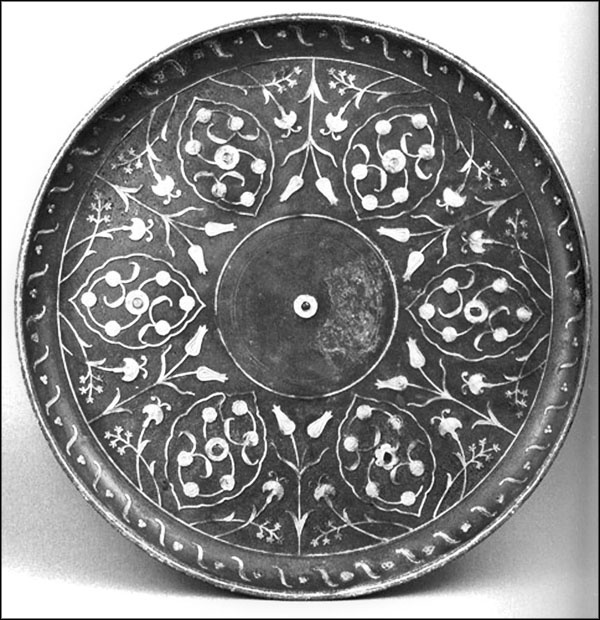 Иллюстрация к книге — Мерьем Узерли. Актрисы "Великолепного века" [_187.jpg]