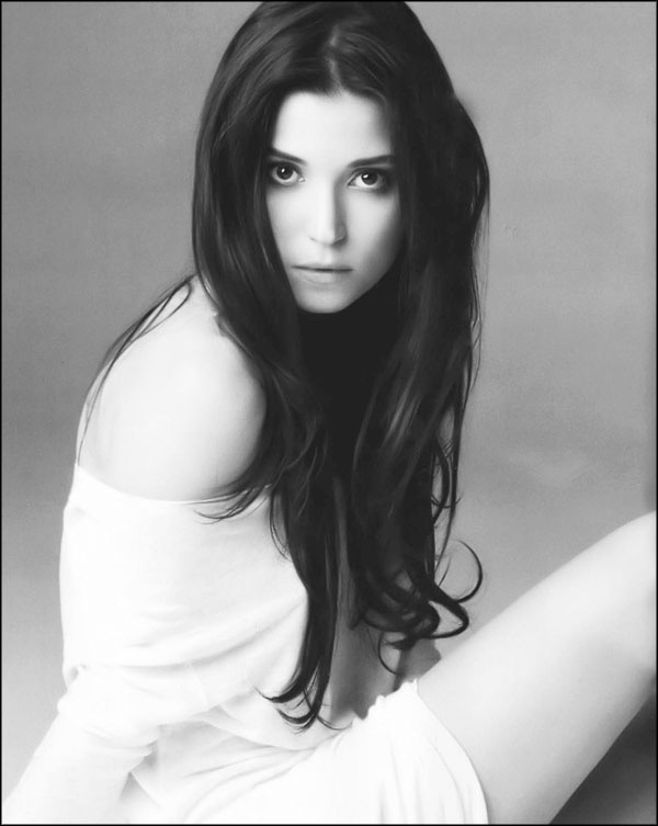 Иллюстрация к книге — Мерьем Узерли. Актрисы "Великолепного века" [_247.jpg]