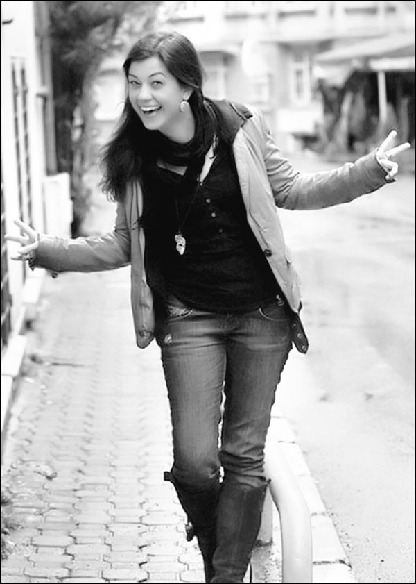 Иллюстрация к книге — Мерьем Узерли. Актрисы "Великолепного века" [_251.jpg]