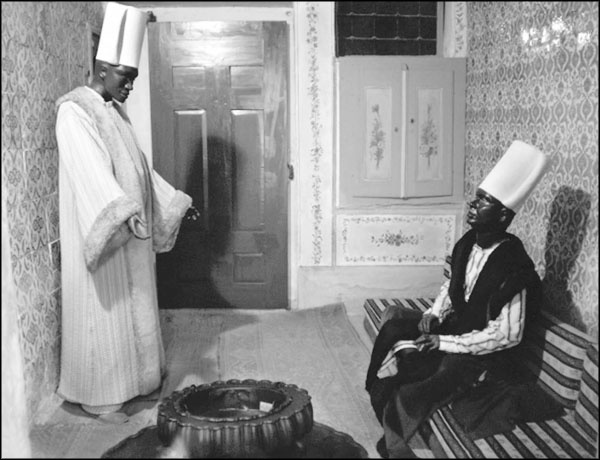 Иллюстрация к книге — Мерьем Узерли. Актрисы "Великолепного века" [_275.jpg]