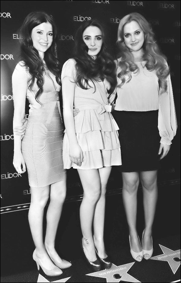 Иллюстрация к книге — Мерьем Узерли. Актрисы "Великолепного века" [_297.jpg]