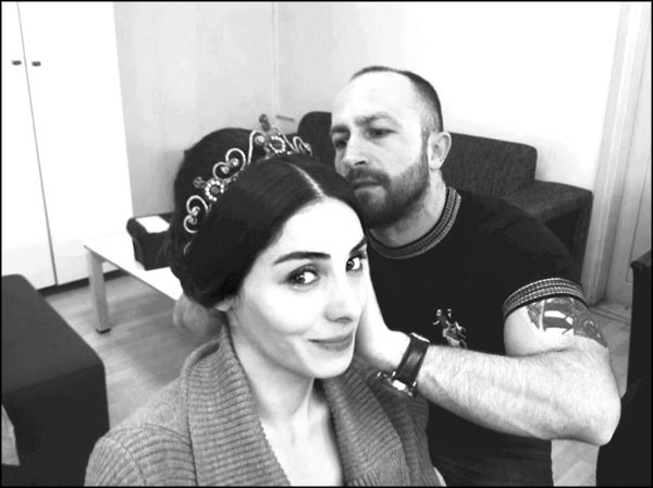 Иллюстрация к книге — Мерьем Узерли. Актрисы "Великолепного века" [_305.jpg]