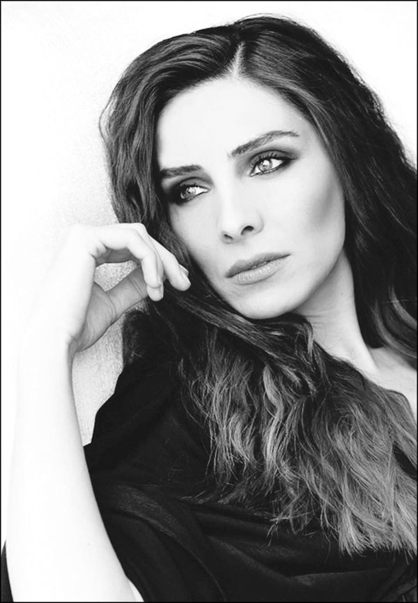 Иллюстрация к книге — Мерьем Узерли. Актрисы "Великолепного века" [_309.jpg]