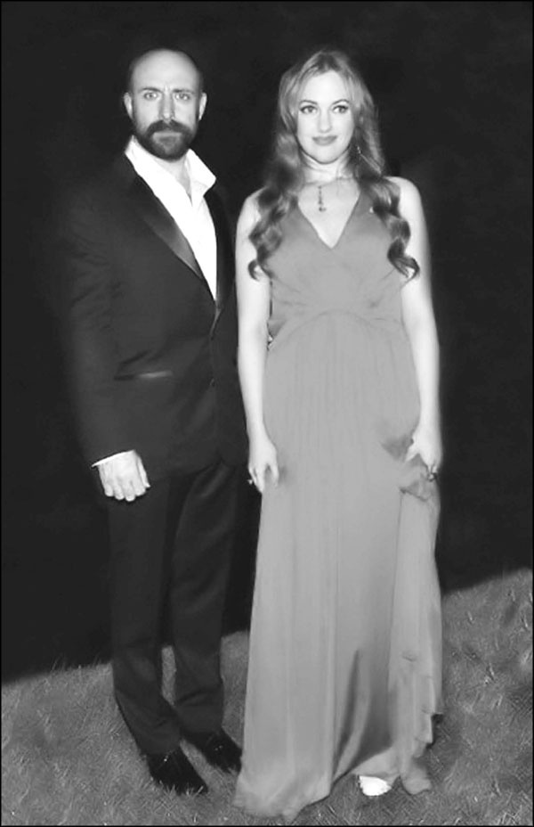 Иллюстрация к книге — Мерьем Узерли. Актрисы "Великолепного века" [_317.jpg]