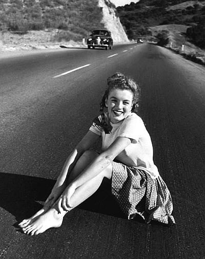 Иллюстрация к книге — Мэрилин Монро. Жизнь в мире мужчин [i_025.jpg]