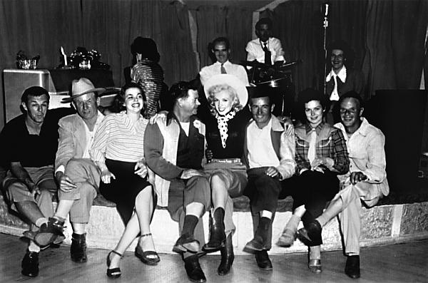 Иллюстрация к книге — Мэрилин Монро. Жизнь в мире мужчин [i_078.jpg]