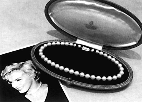 Иллюстрация к книге — Мэрилин Монро. Жизнь в мире мужчин [i_091.jpg]