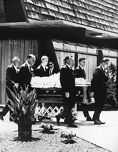 Иллюстрация к книге — Мэрилин Монро. Жизнь в мире мужчин [i_135.jpg]