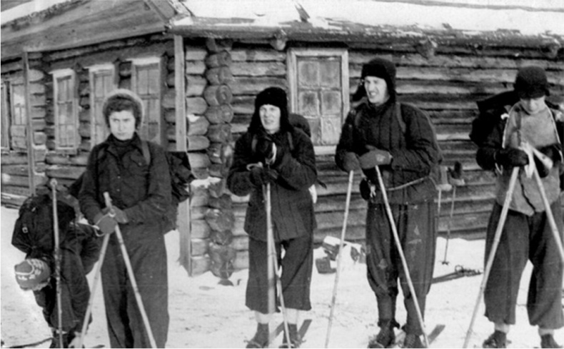 Иллюстрация к книге — Мужчина и женщина. Тело, мода, культура. СССР - оттепель [i_003.jpg]