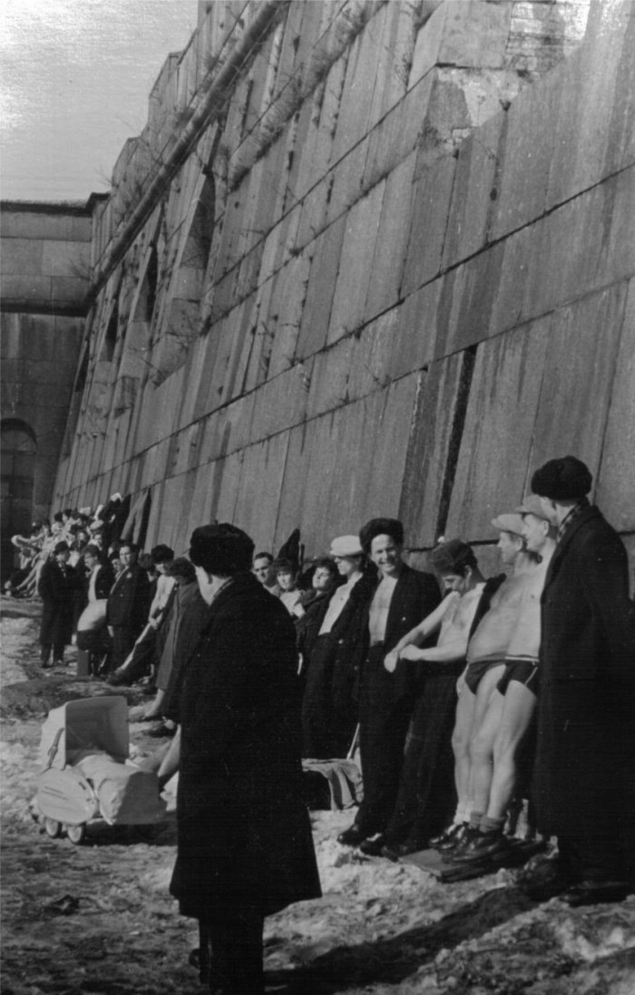 Иллюстрация к книге — Мужчина и женщина. Тело, мода, культура. СССР - оттепель [i_016.jpg]