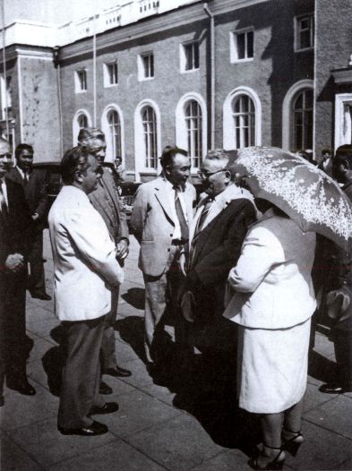 Иллюстрация к книге — Разведка - это пожизненно [i_021.jpg]