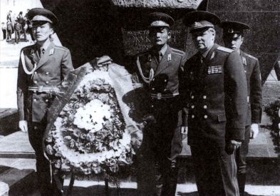 Иллюстрация к книге — Разведка - это пожизненно [i_024.jpg]