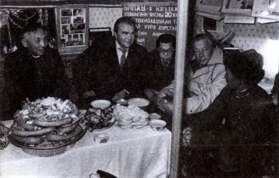 Иллюстрация к книге — Разведка - это пожизненно [i_025.jpg]