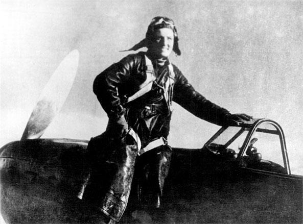 Иллюстрация к книге — Защищая Родину. Летчицы Великой Отечественной [i_016.jpg]