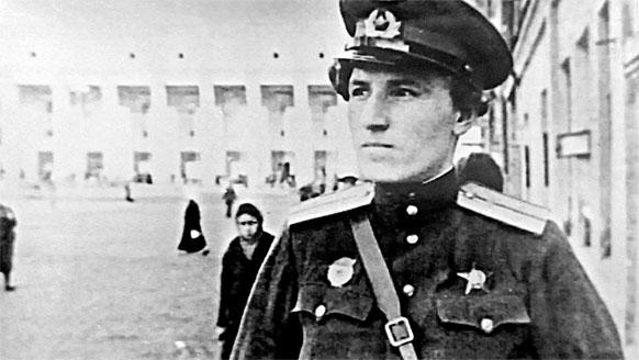 Иллюстрация к книге — Защищая Родину. Летчицы Великой Отечественной [i_038.jpg]