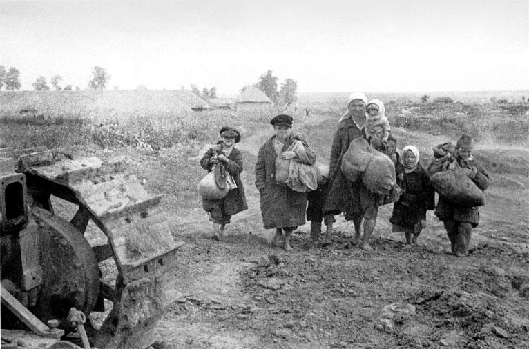 Иллюстрация к книге — Защищая Родину. Летчицы Великой Отечественной [i_048.jpg]