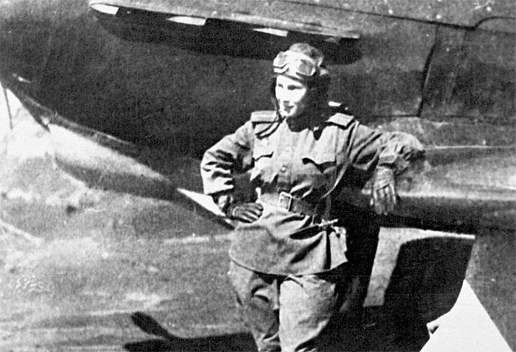 Иллюстрация к книге — Защищая Родину. Летчицы Великой Отечественной [i_053.jpg]