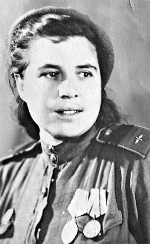 Иллюстрация к книге — Защищая Родину. Летчицы Великой Отечественной [i_060.jpg]