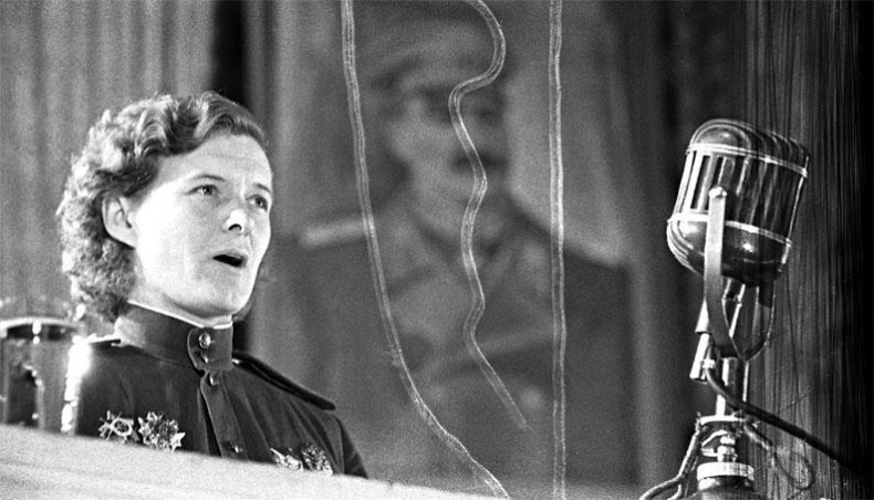 Иллюстрация к книге — Защищая Родину. Летчицы Великой Отечественной [i_062.jpg]