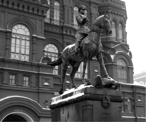 Иллюстрация к книге — Жуков. Мастер побед или кровавый палач? [i_021.jpg]