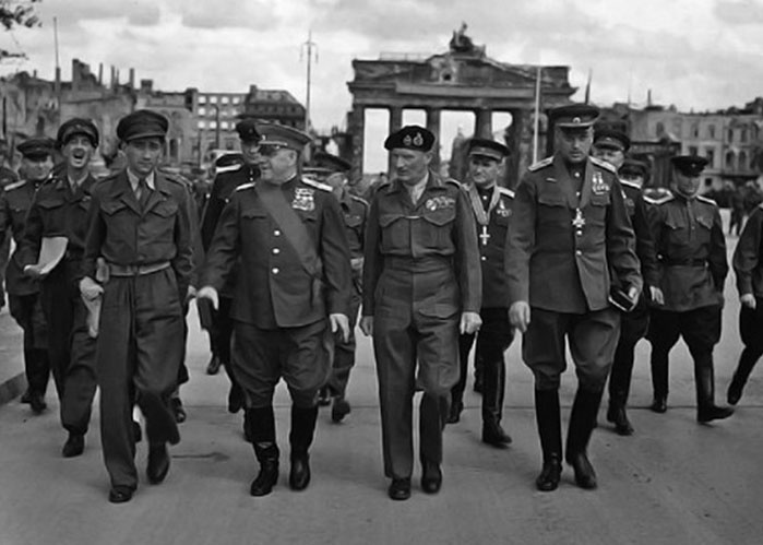 Иллюстрация к книге — Жуков. Взлеты, падения и неизвестные страницы жизни великого маршала [_10.jpg]