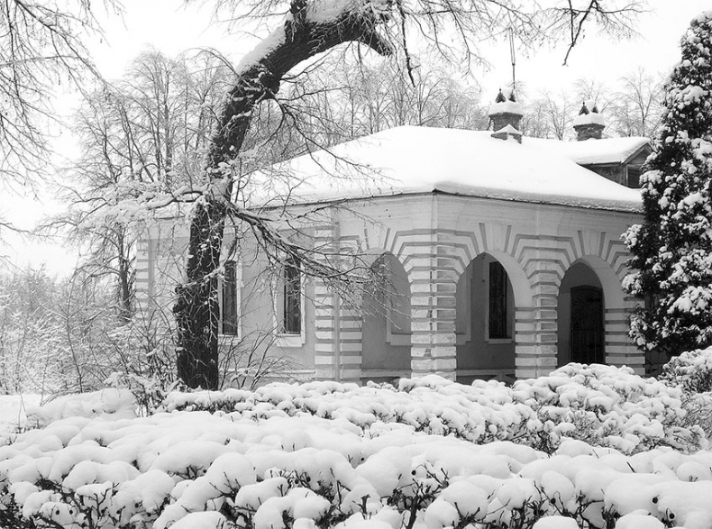 Иллюстрация к книге — Рублевка, скрытая от посторонних глаз. История старинной дороги. 33 истории о великих жителях Рублевки, или Тридцать три богатыря [i_062.jpg]