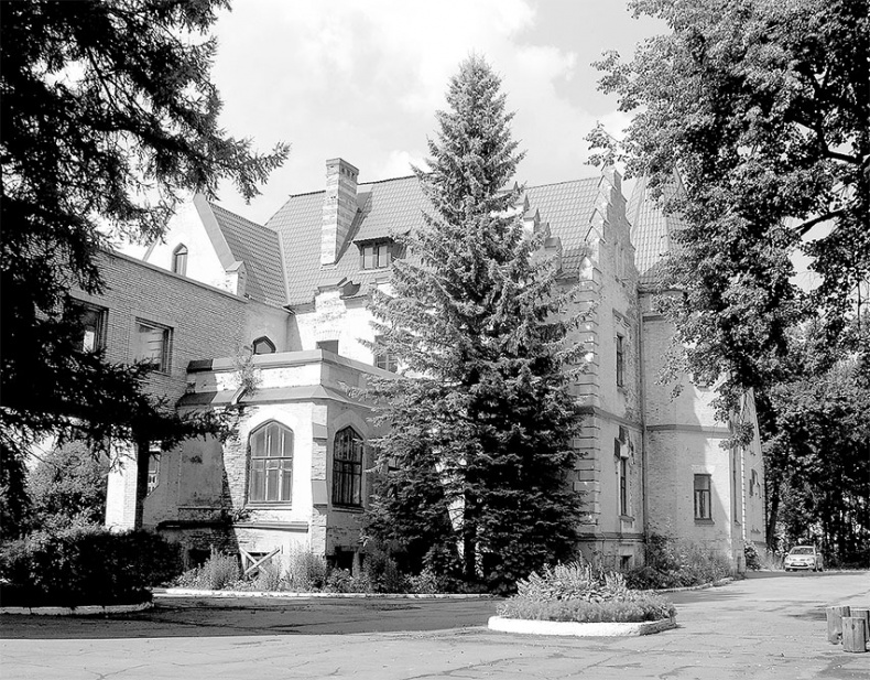 Иллюстрация к книге — Рублевка, скрытая от посторонних глаз. История старинной дороги. 33 истории о великих жителях Рублевки, или Тридцать три богатыря [i_087.jpg]