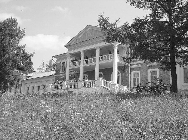 Иллюстрация к книге — Рублевка, скрытая от посторонних глаз. История старинной дороги. 33 истории о великих жителях Рублевки, или Тридцать три богатыря [i_102.jpg]