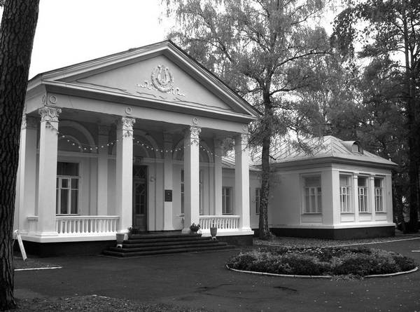 Иллюстрация к книге — Рублевка и ее обитатели. Романтическое повествование [i_043.jpg]