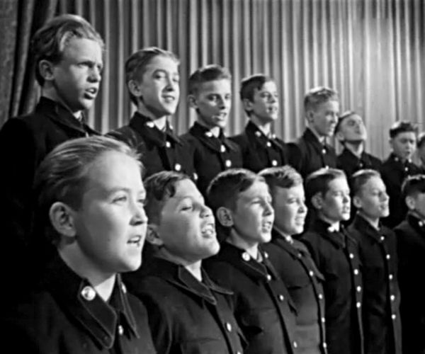 Иллюстрация к книге — Эльдар Рязанов. Ирония судьбы, или… [block_001240_page_023_image_0001.jpg]