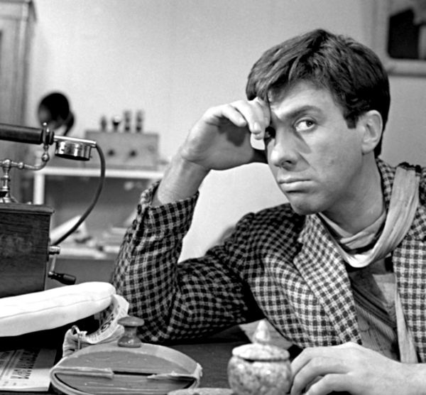 Иллюстрация к книге — Эльдар Рязанов. Ирония судьбы, или… [block_001240_page_043_image_0001.jpg]