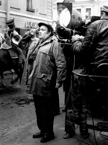 Иллюстрация к книге — Эльдар Рязанов. Ирония судьбы, или… [block_001240_page_047_image_0001.jpg]