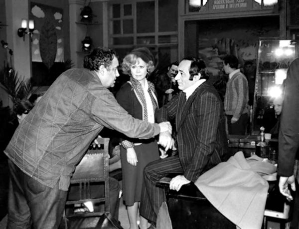 Иллюстрация к книге — Эльдар Рязанов. Ирония судьбы, или… [block_001240_page_139_image_0001.jpg]